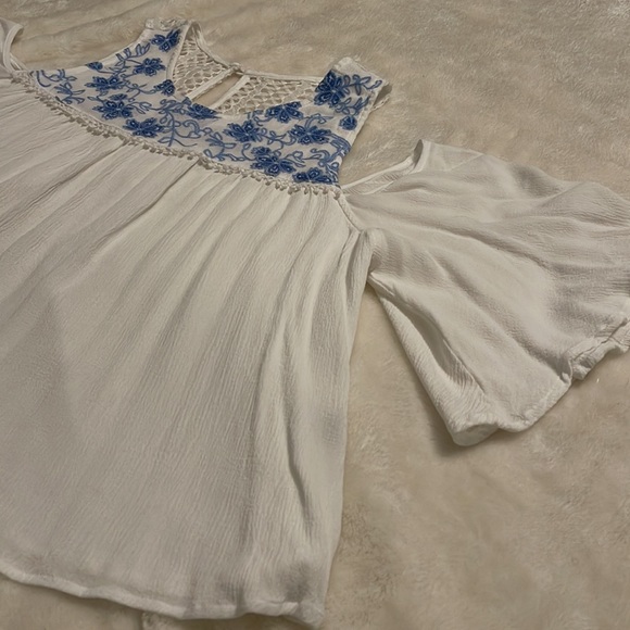 Miss Me cold shoulder flowy crop top - Picture 3 of 9